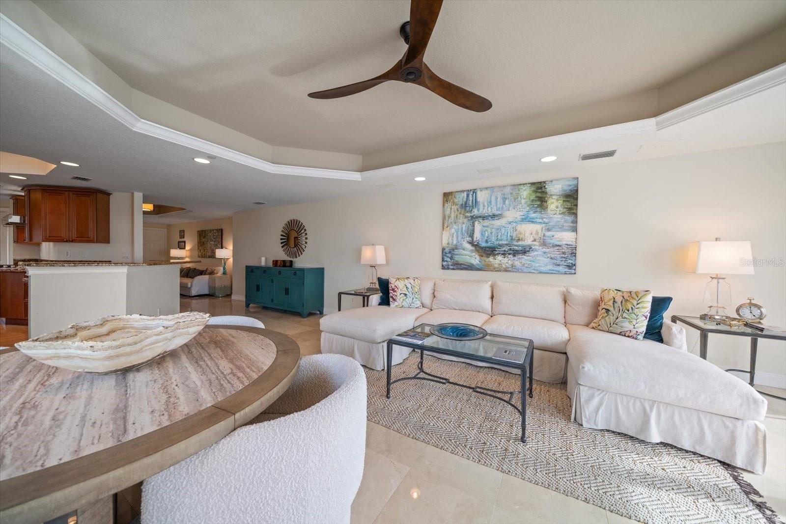 CHATEAUS ON WHITE - Residential