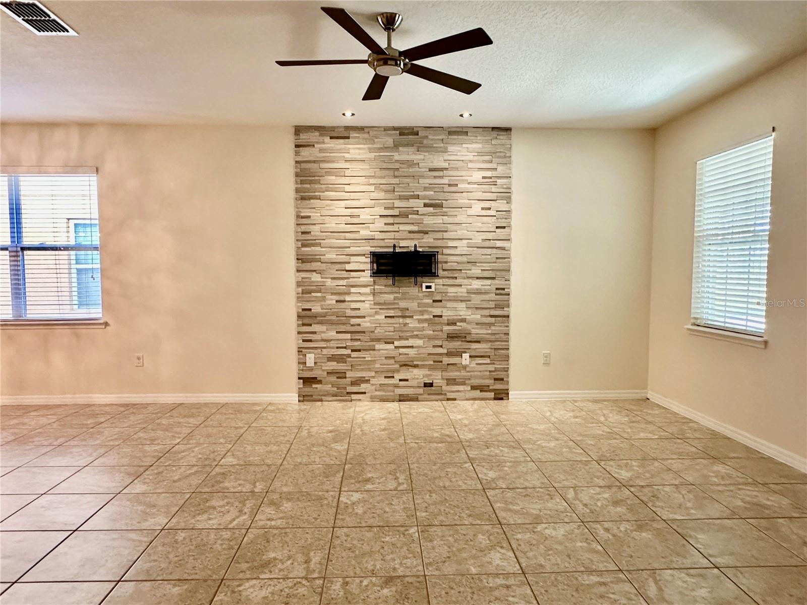 SUMMERPORT TRAIL PH 2 - Residential Lease