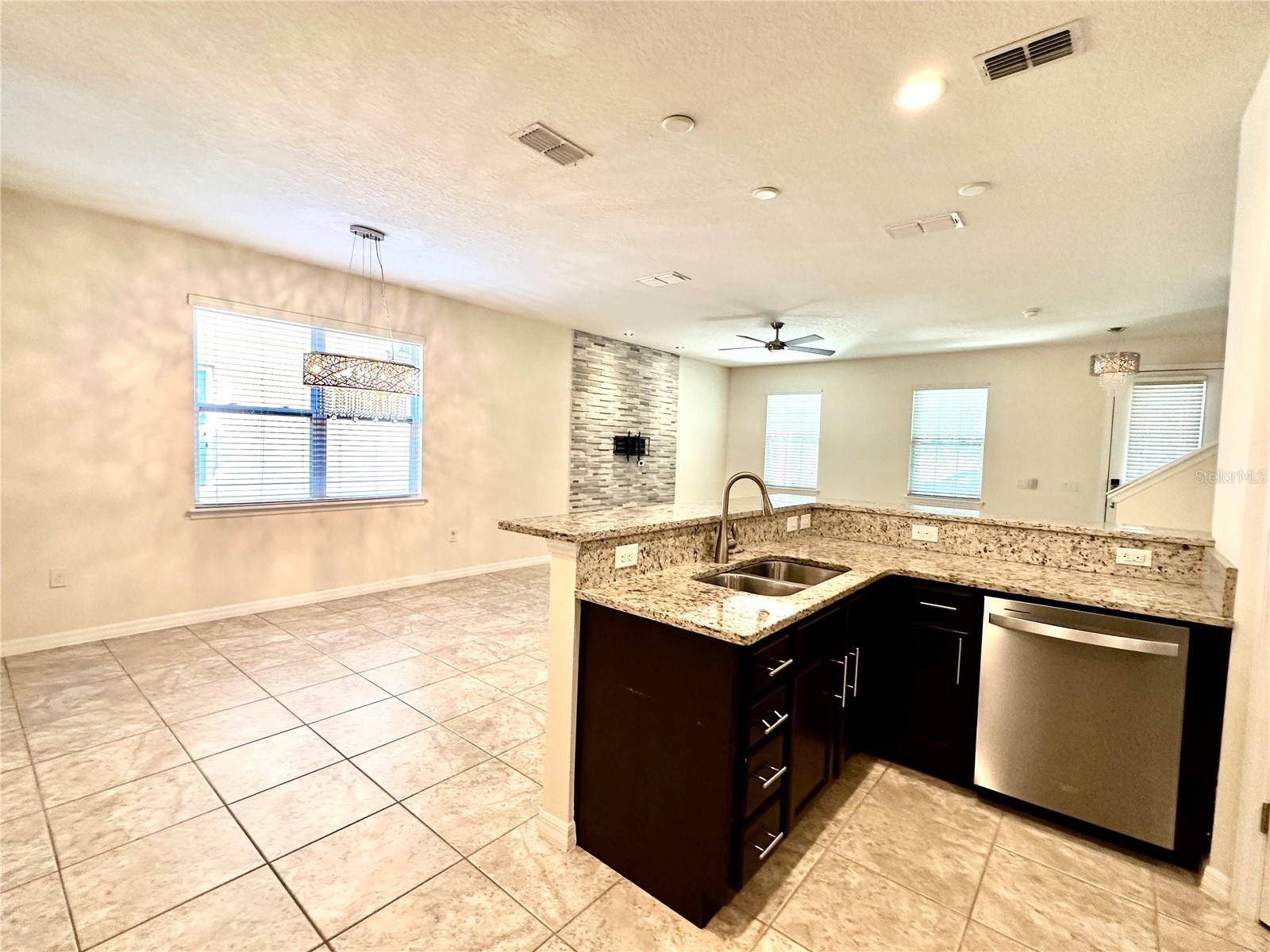 SUMMERPORT TRAIL PH 2 - Residential Lease