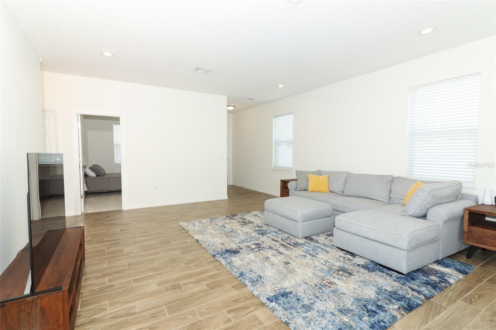 LONE PINES - Residential