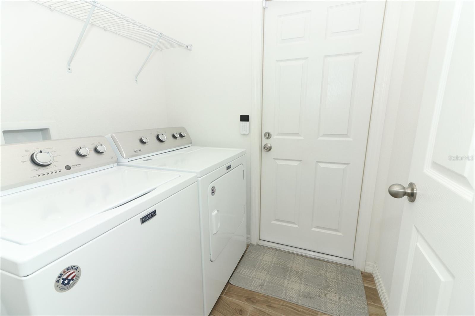 LONE PINES - Residential