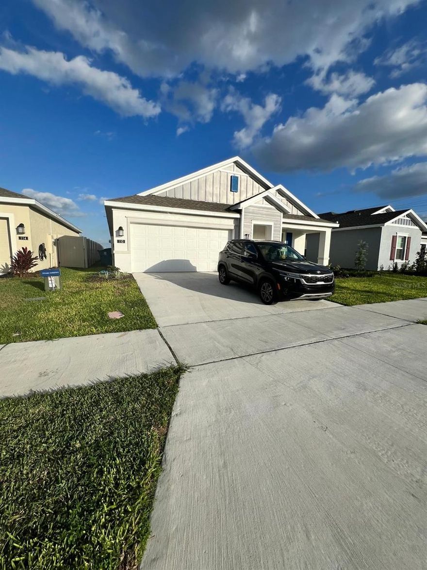 Excellent opportunity to live, invest, or do both! This versatile property offers a layout ideal for owner-occupants or investors, with the potential to live in one portion while renting the other, or generate full rental income. Perfect for buyers looking to offset their mortgage or investors seeking strong income potential in a growing Haines City area. Whether you’re building your portfolio or looking for a smart housing solution, this property provides flexibility, functionality, and value. Conveniently located near shopping, dining, schools, and major roadways, making it attractive to tenants and homeowners alike. With strong rental demand in the area, this is a great opportunity you don’t want to miss. Available to show on 03/15/2026.
Ideal for First-time buyers looking for extra income, Investors seeking cash flow, Multi-generational living