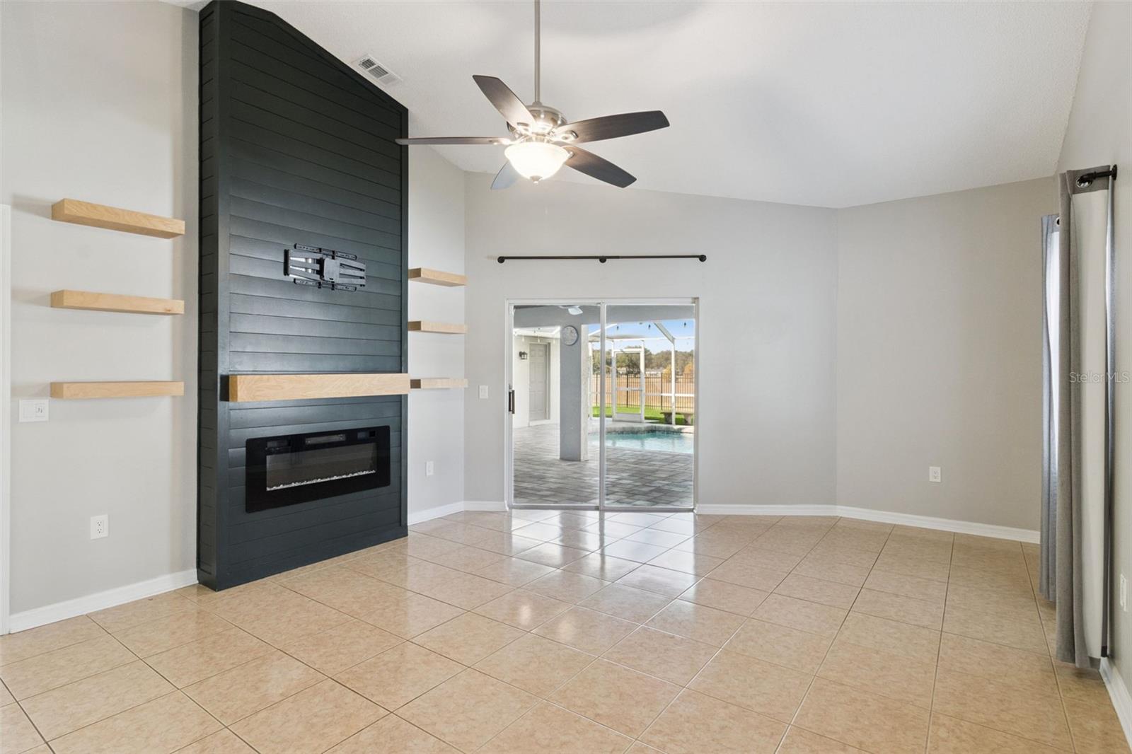 HAMPTON CHASE - Residential