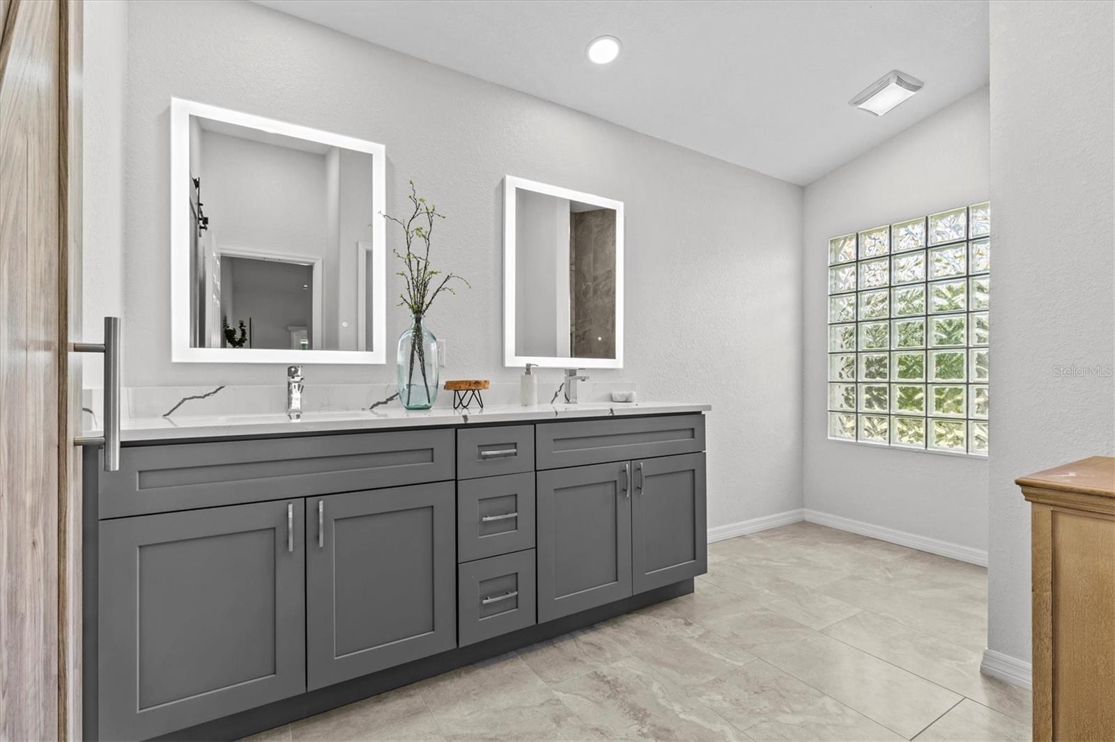 WHITCOMB PLACE - Residential
