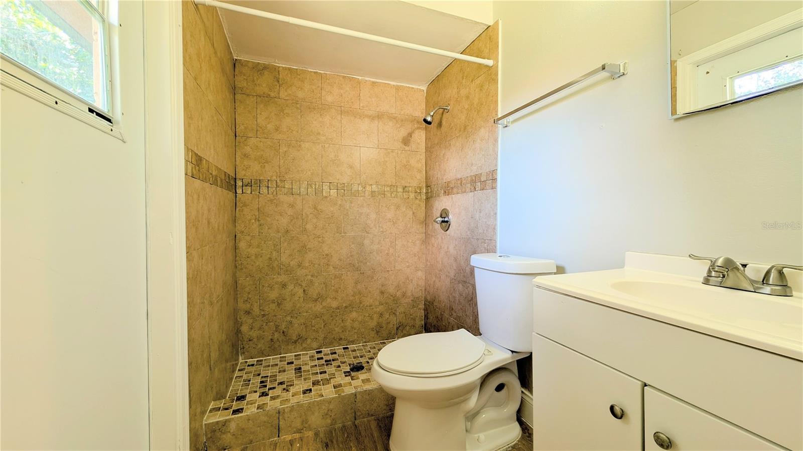 HIAWASSA HIGHLANDS THIRD ADD - Residential Lease