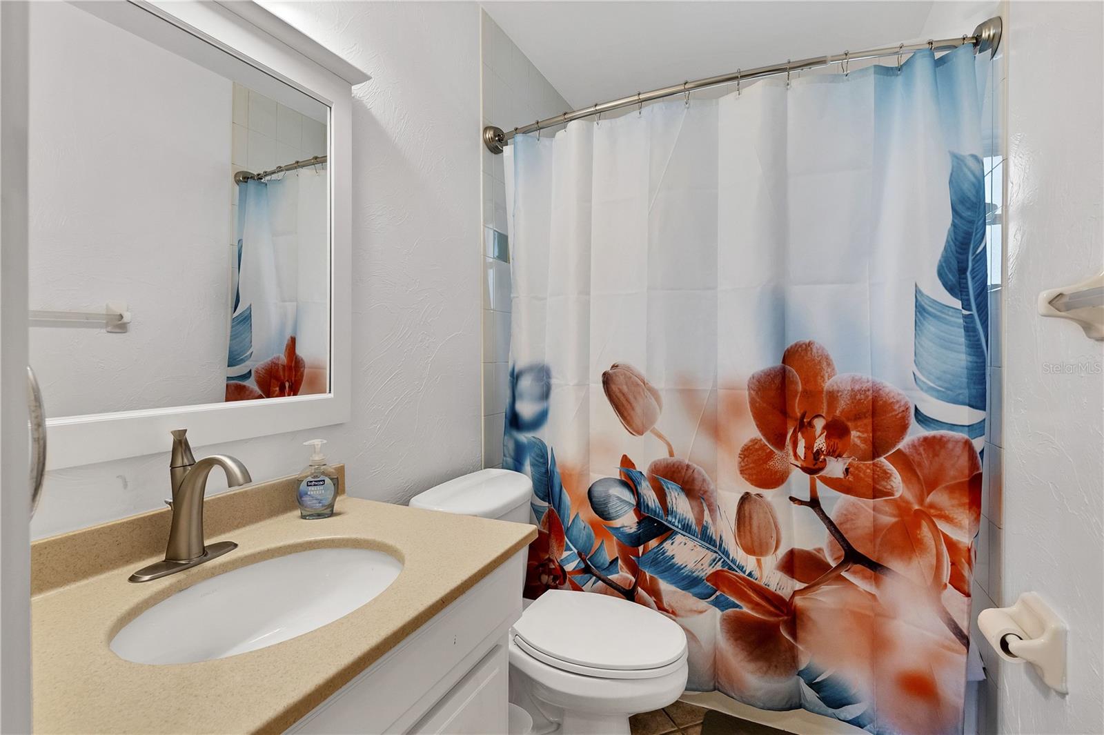 RUSTIC LODGE - Residential Lease