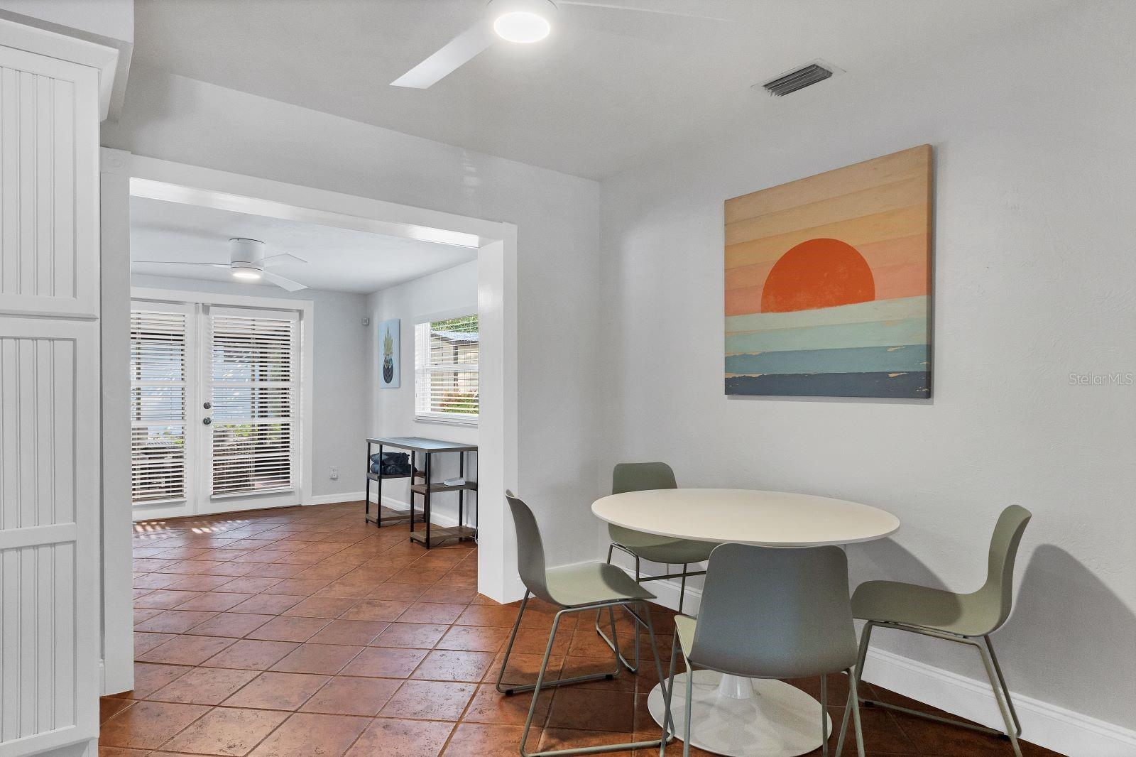 RUSTIC LODGE - Residential Lease