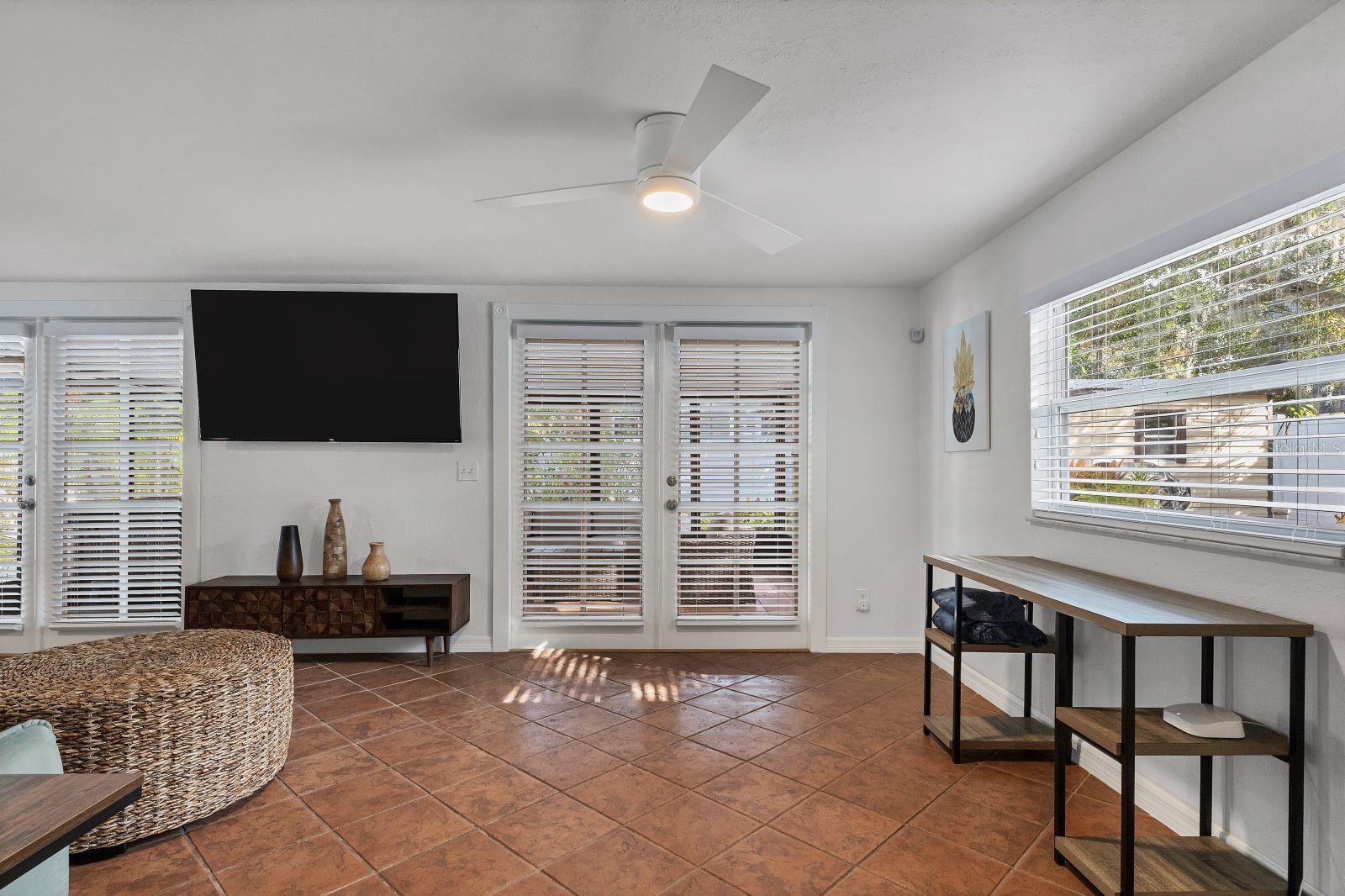 RUSTIC LODGE - Residential Lease