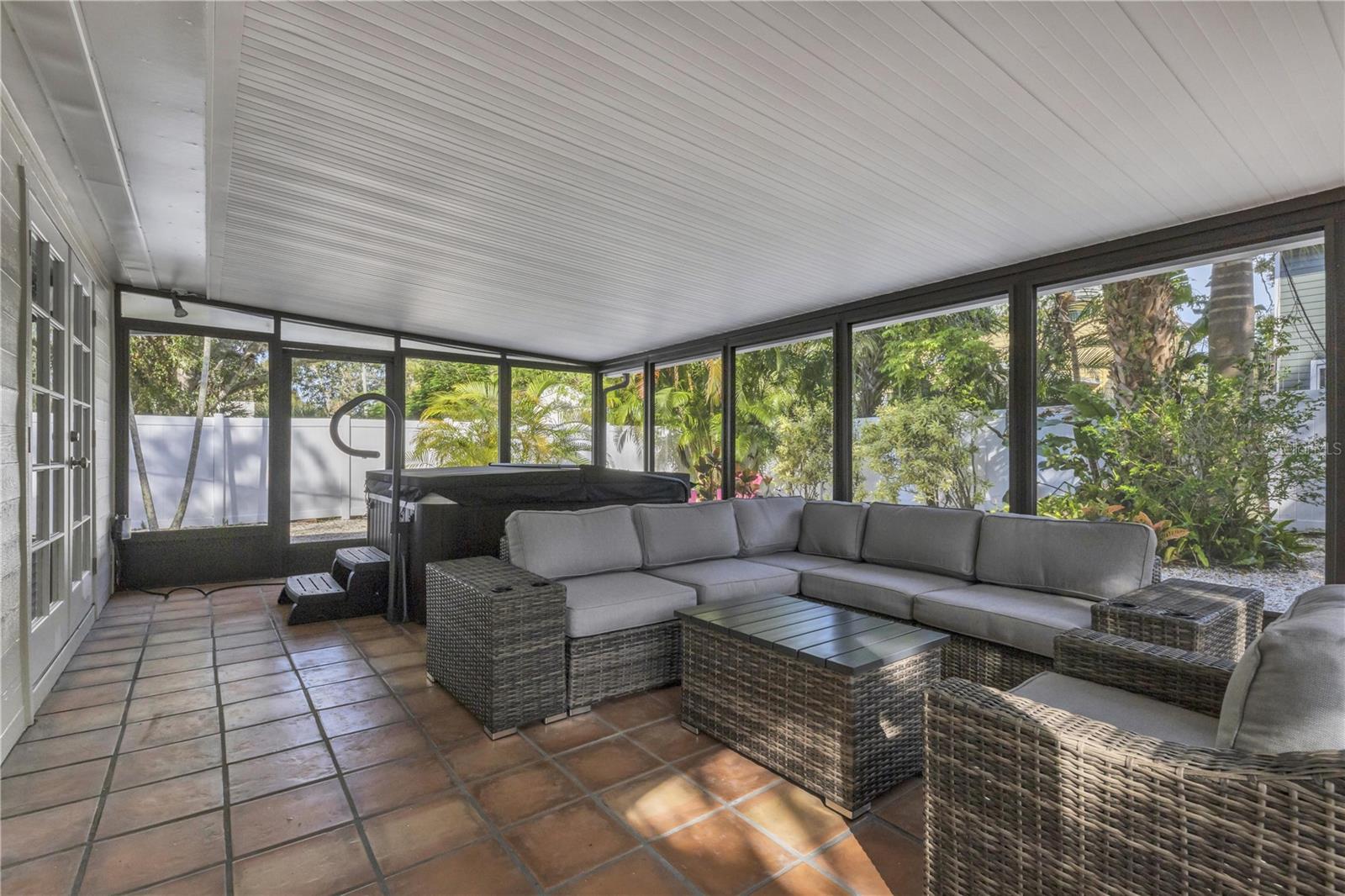 RUSTIC LODGE - Residential Lease