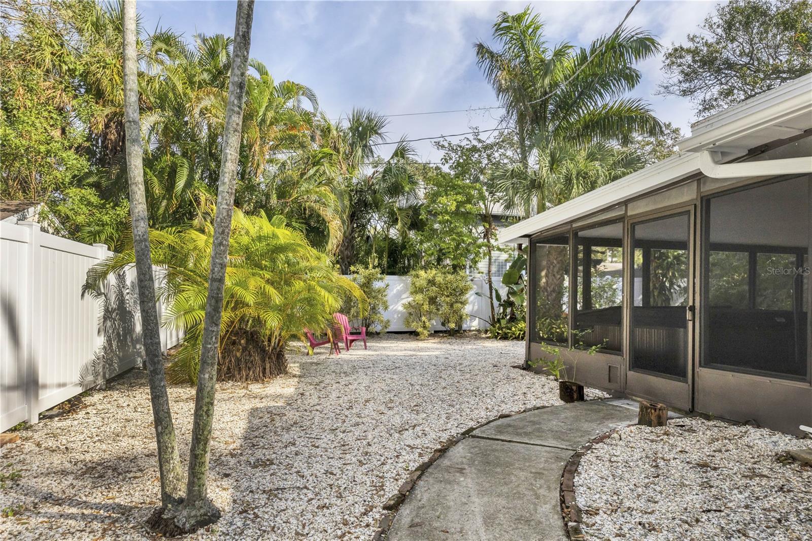 RUSTIC LODGE - Residential Lease