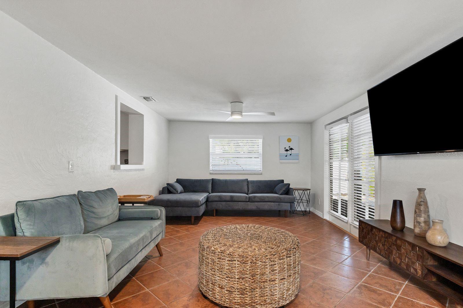 RUSTIC LODGE - Residential Lease