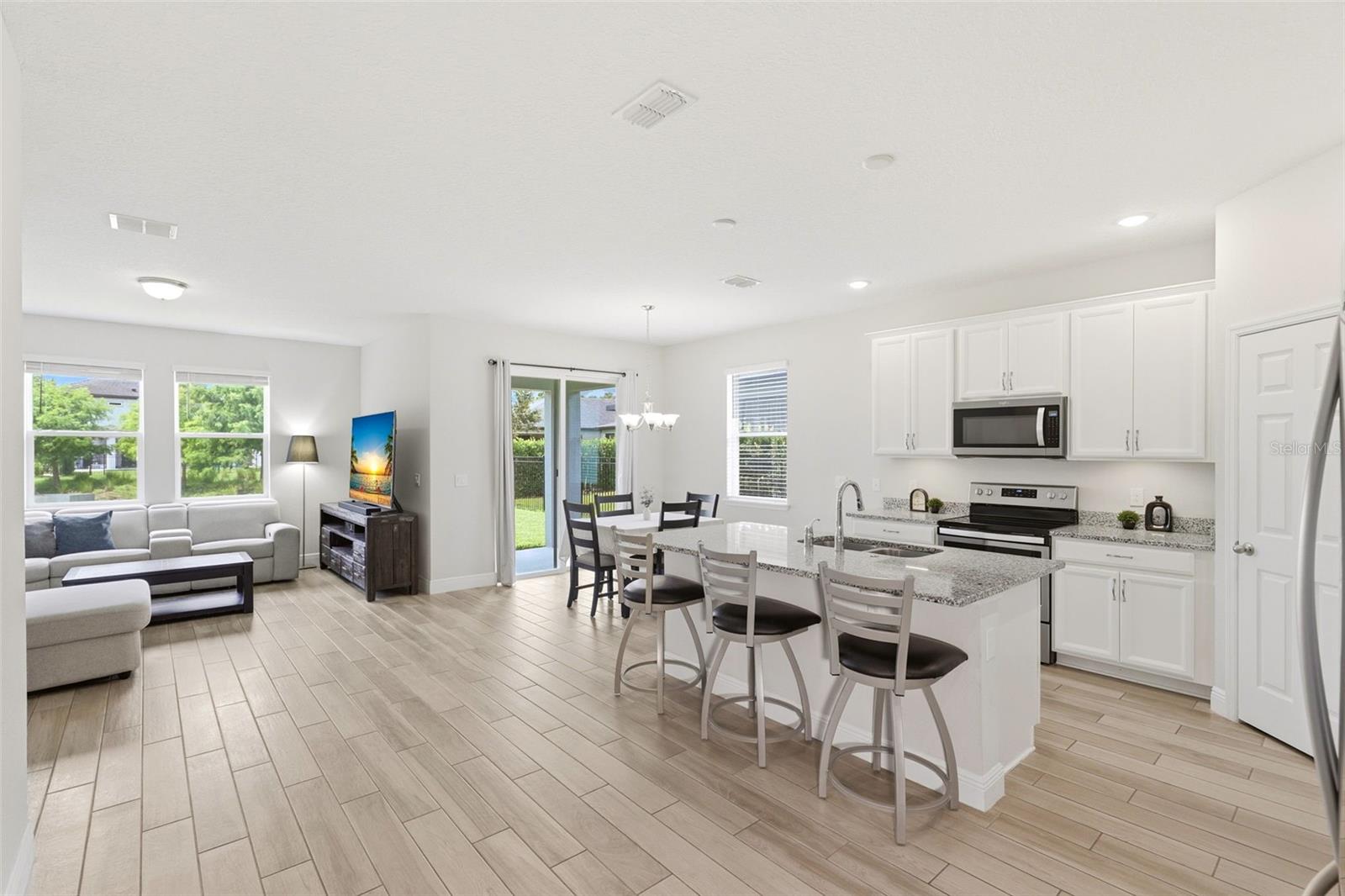2087 LAURELWOOD WAY