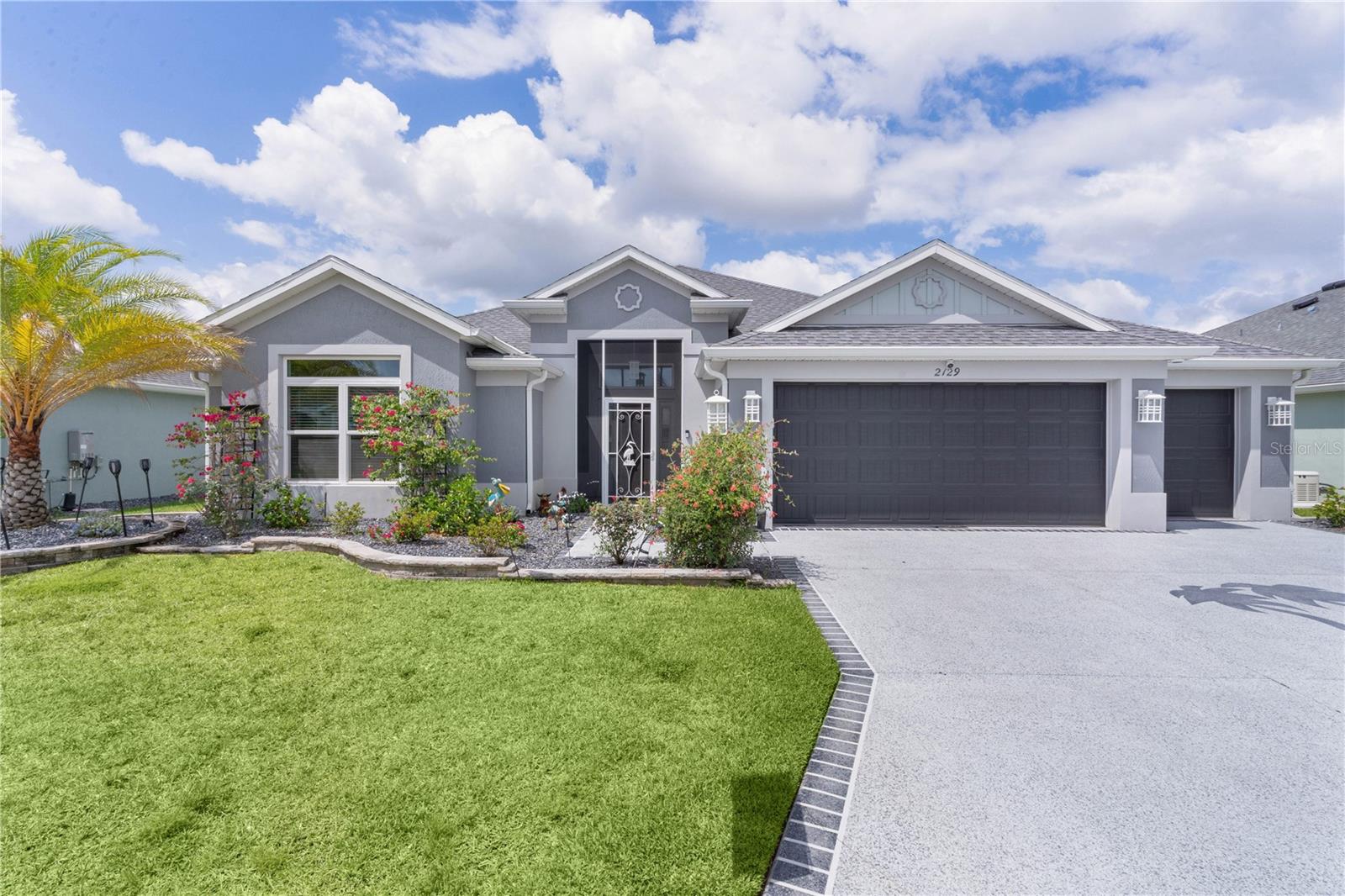 2129 LANDREA LOOP