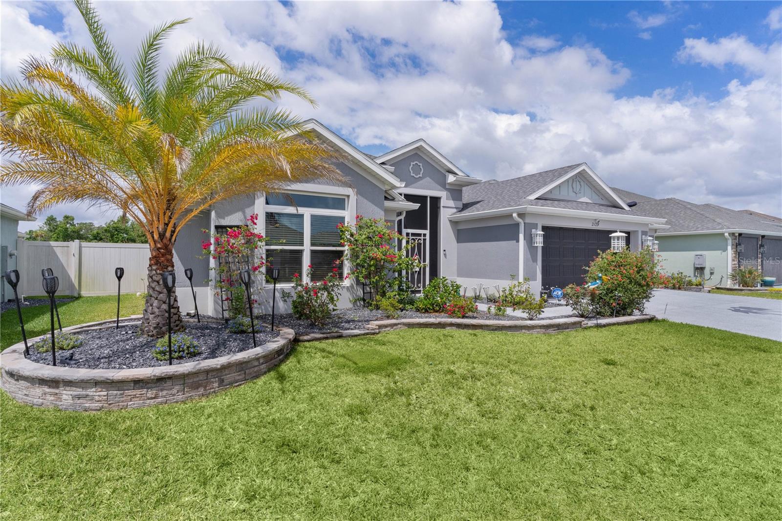 2129 LANDREA LOOP