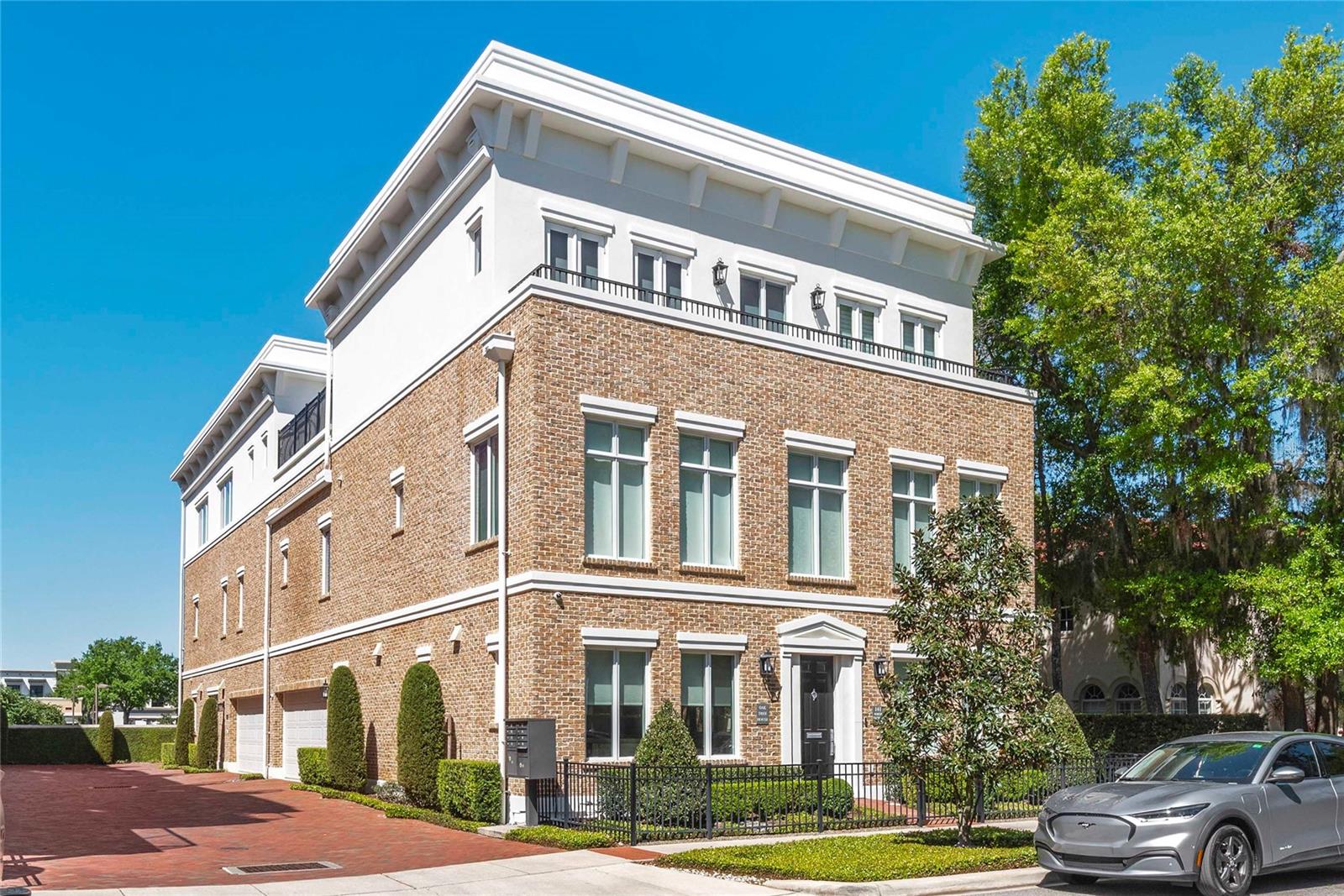 VIRGINIA & MORSE BROWNSTONES - Residential