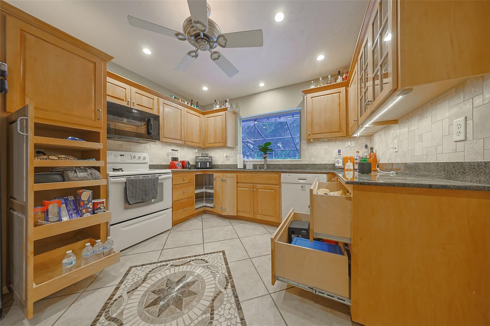 FOUR WINDS ESTATES - Residential