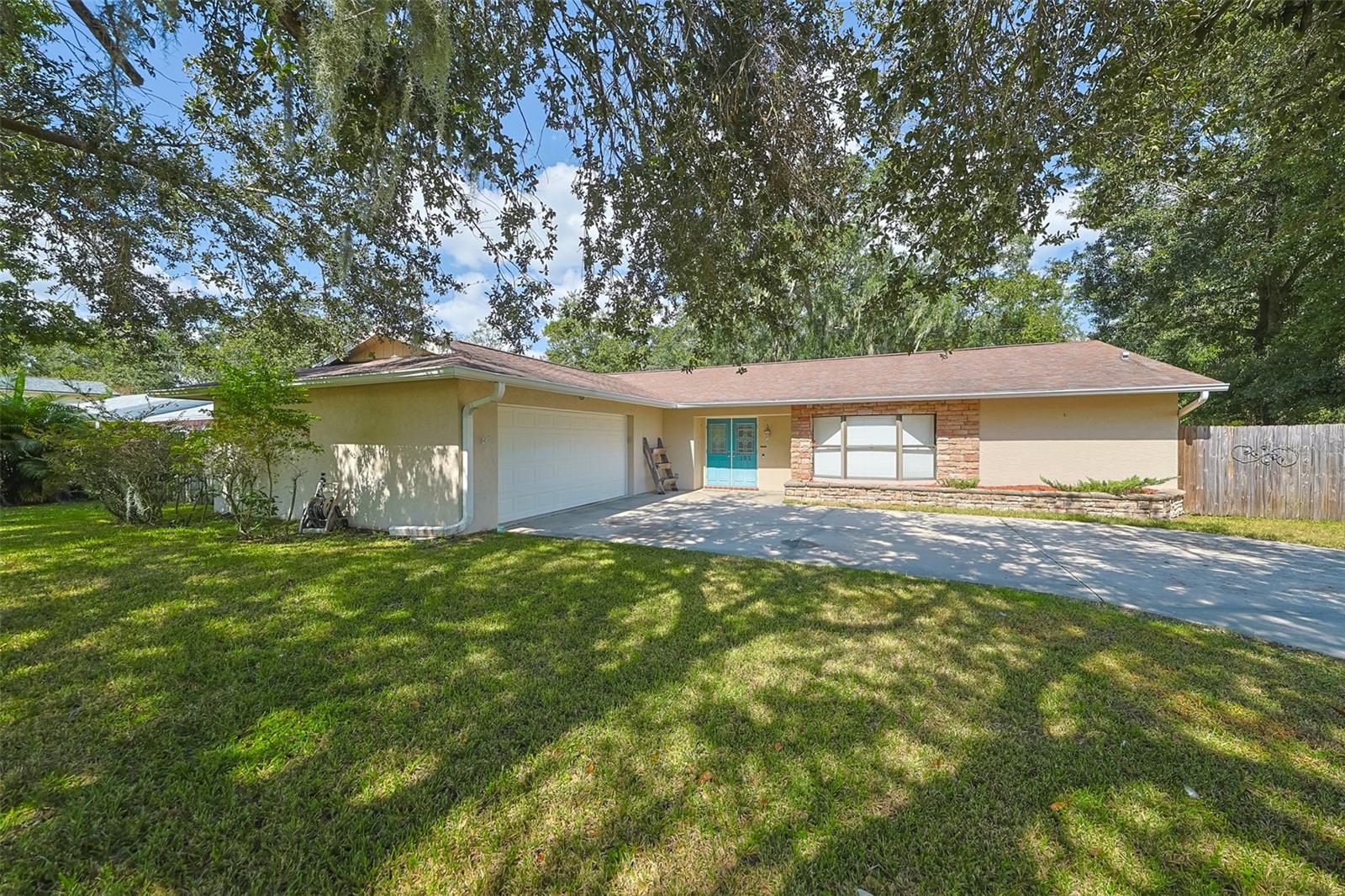 FOUR WINDS ESTATES - Residential