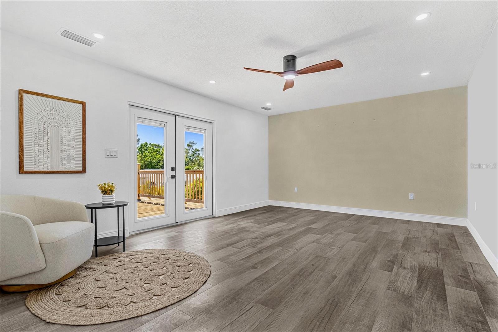 BAY COLONY ESTATES - Residential
