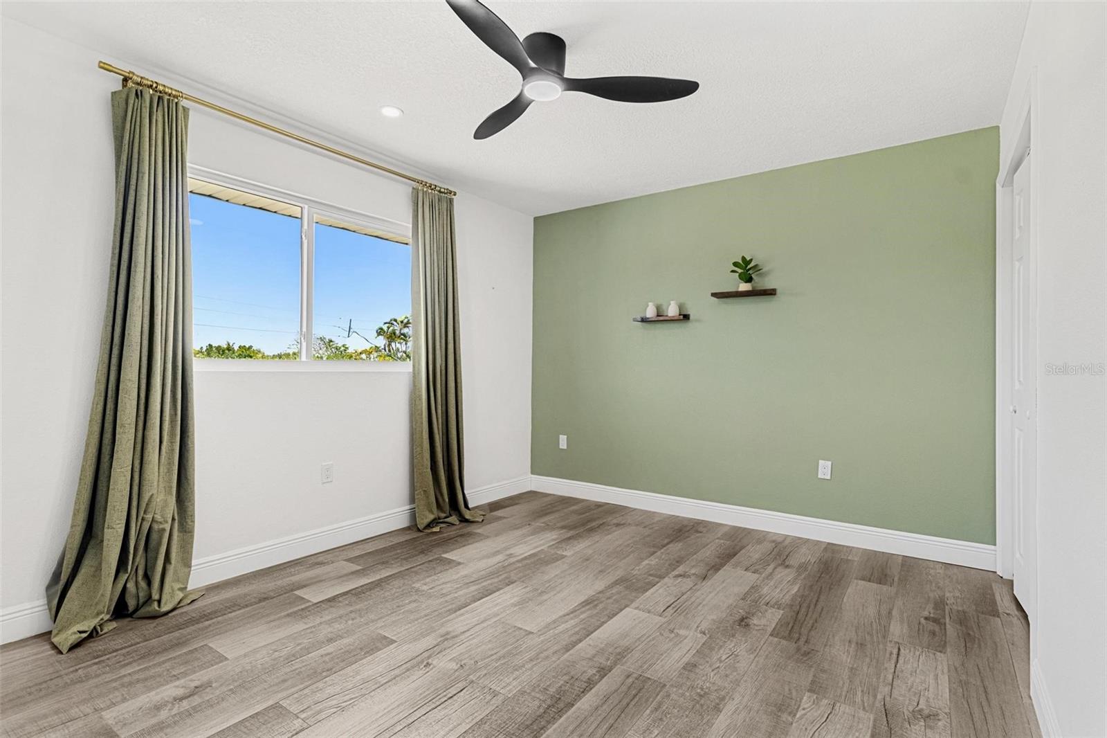 BAY COLONY ESTATES - Residential