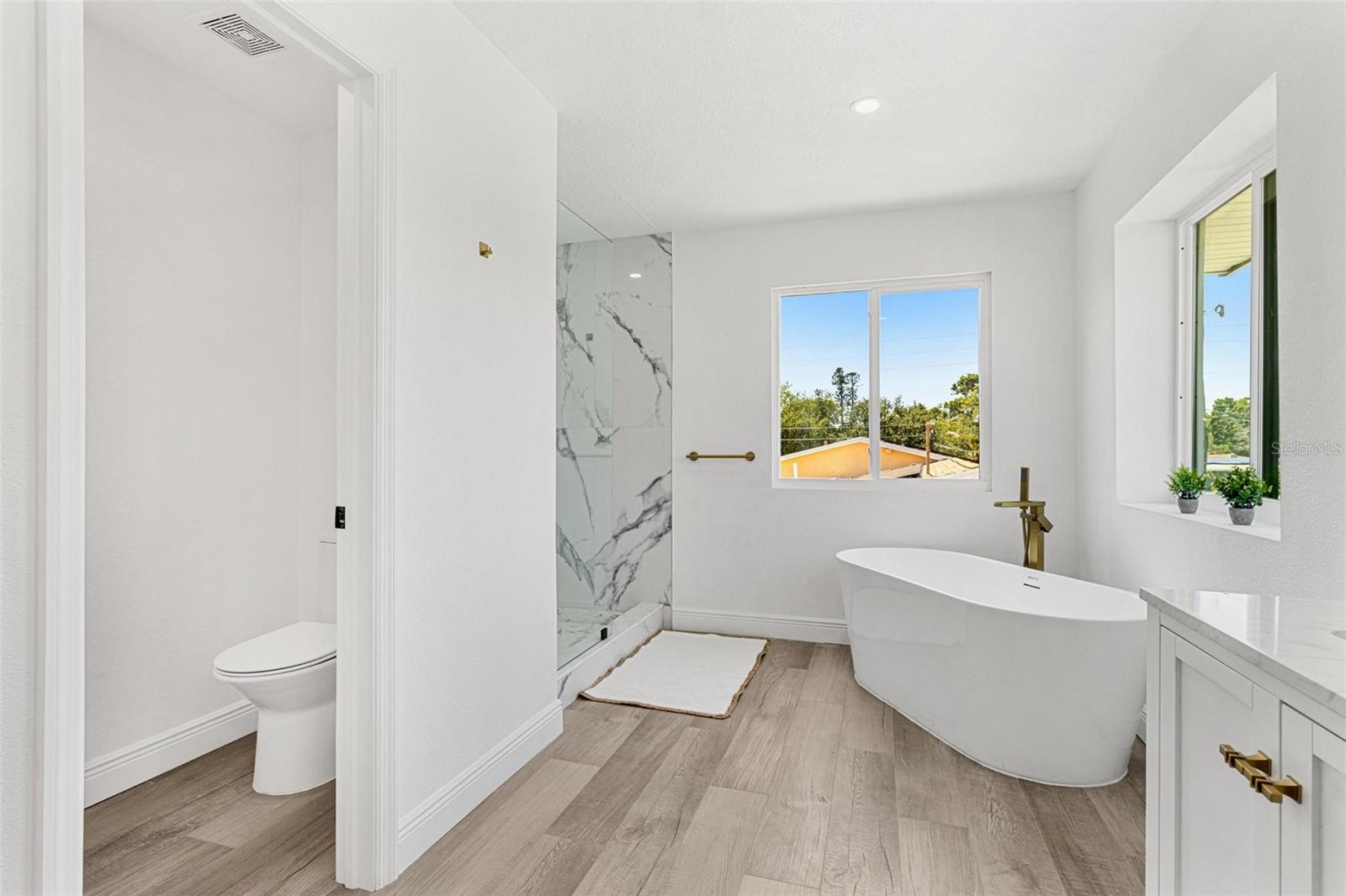 BAY COLONY ESTATES - Residential