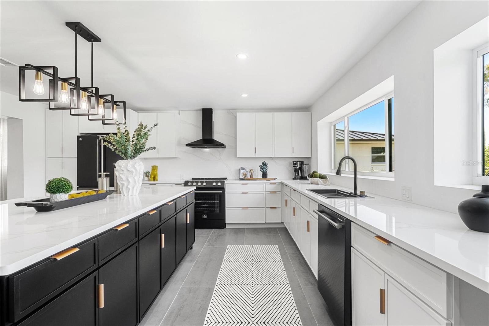 BAY COLONY ESTATES - Residential