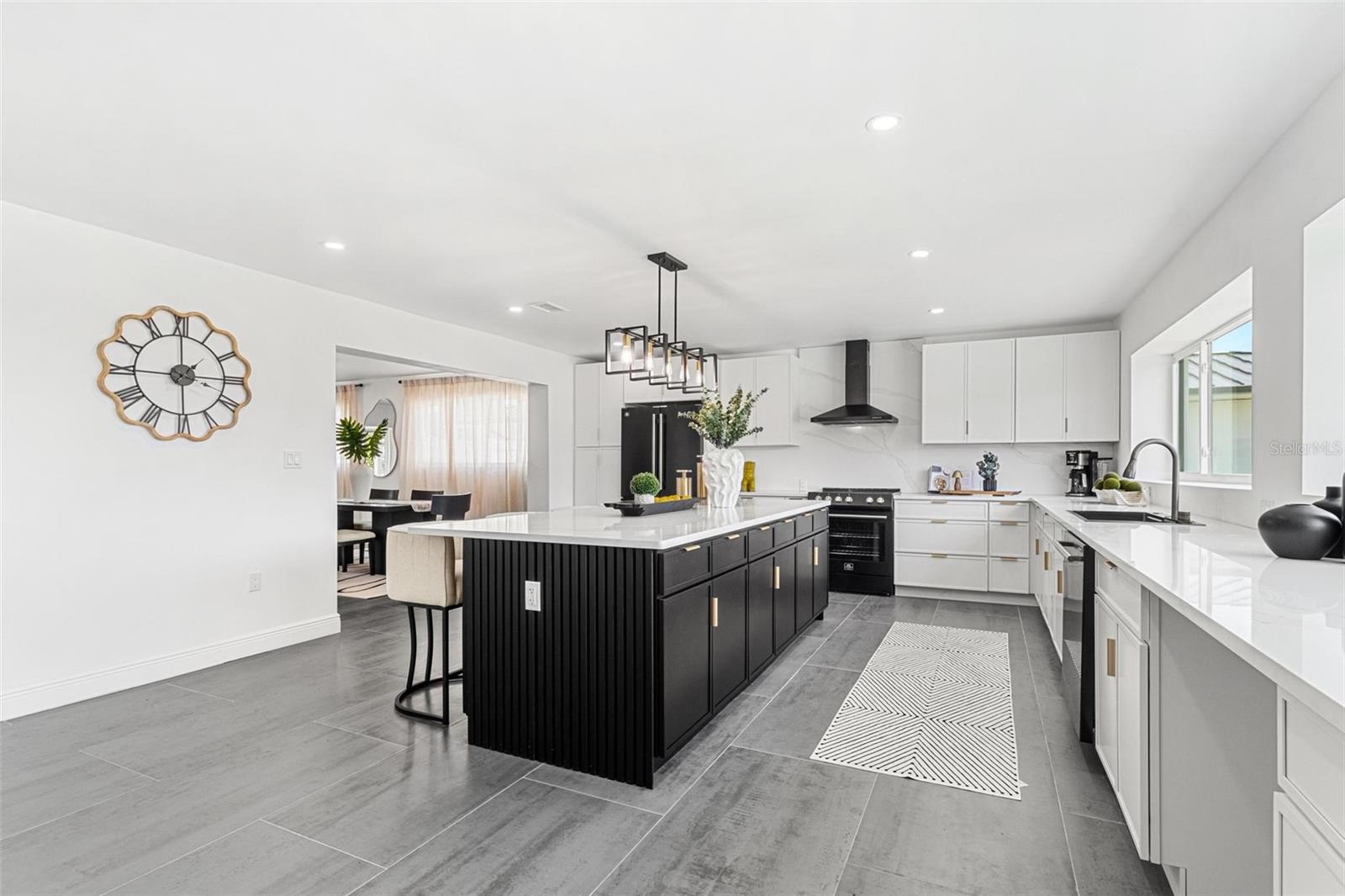 BAY COLONY ESTATES - Residential