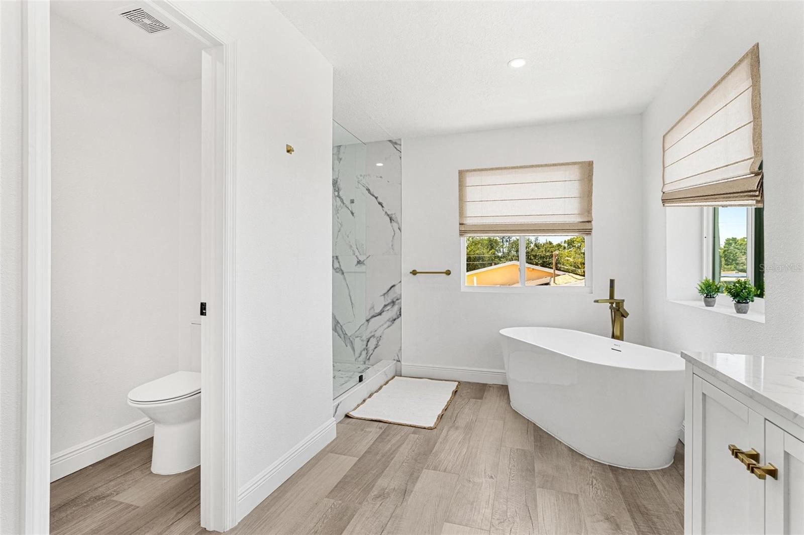 BAY COLONY ESTATES - Residential