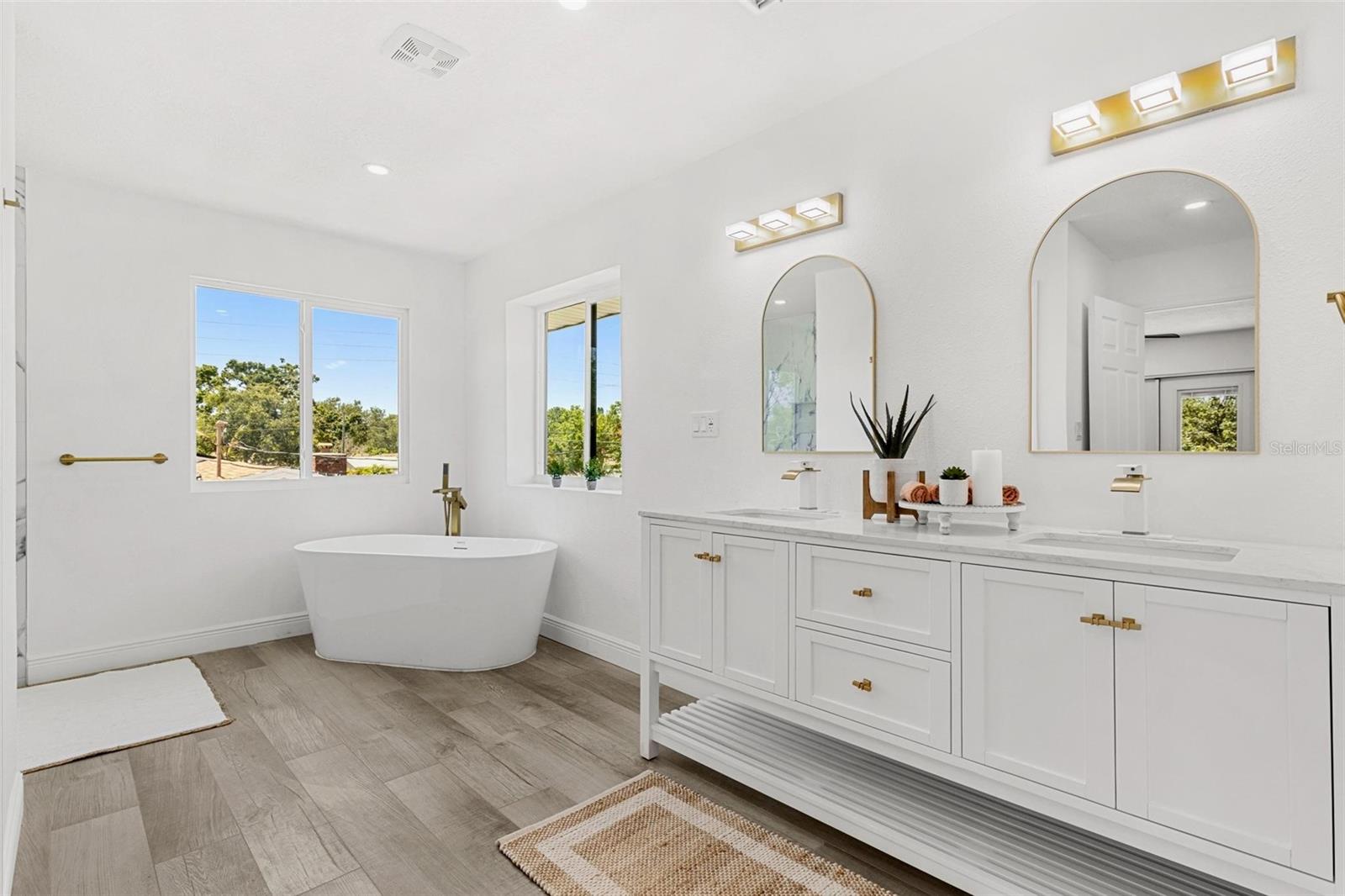 BAY COLONY ESTATES - Residential