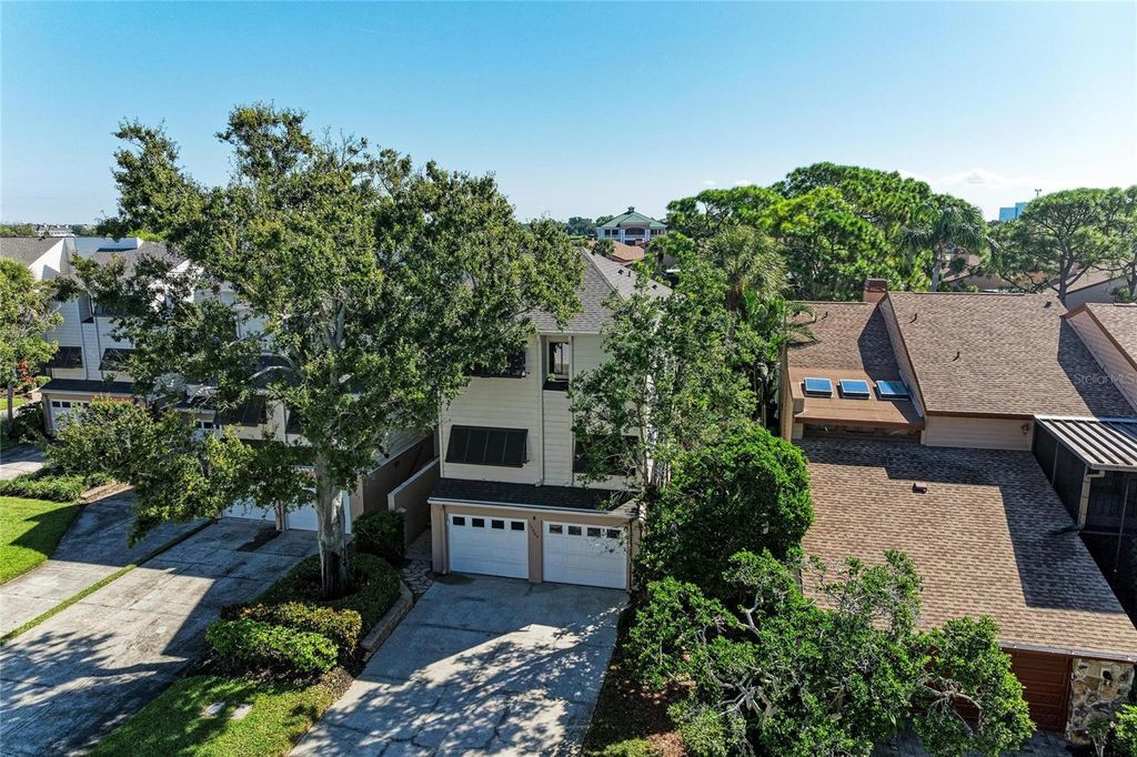 Photo of 13963 Lake Point Drive, Clearwater, FL 33762 (MLS # A4669471)