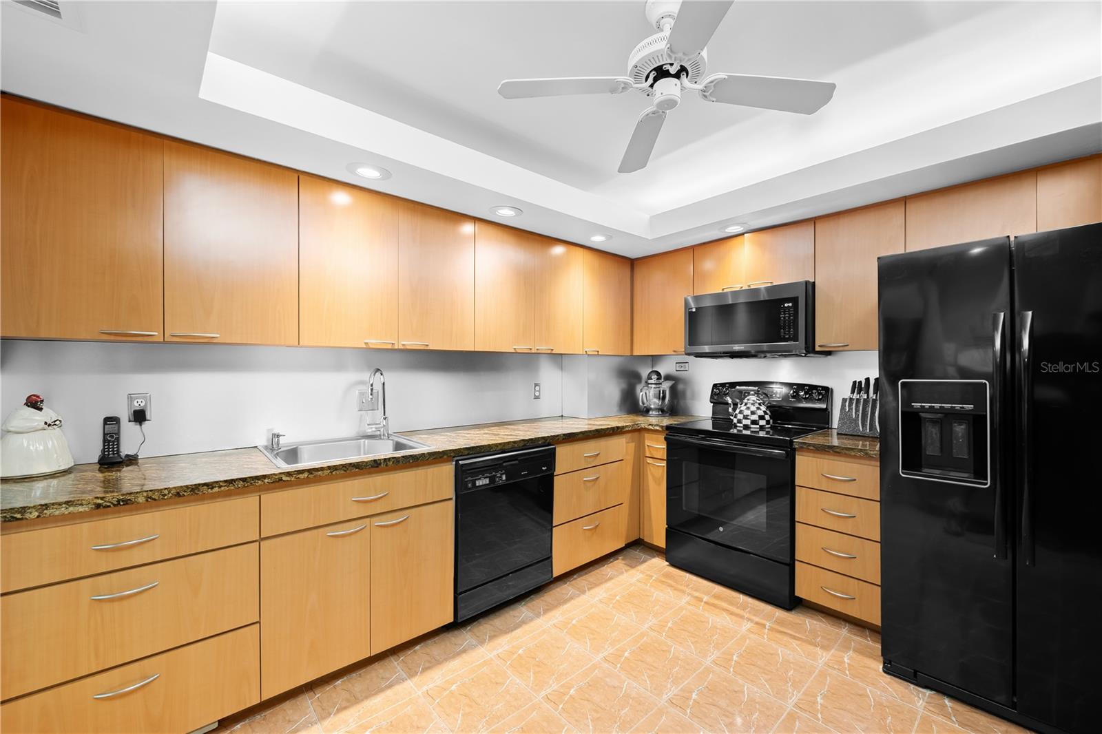 PLAYA DEL MAR CONDO - Residential