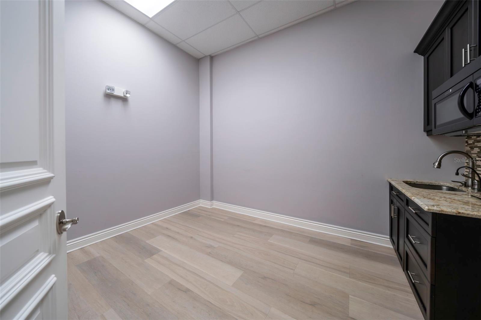 BONITA INDUST PARK ADD - Commercial Lease