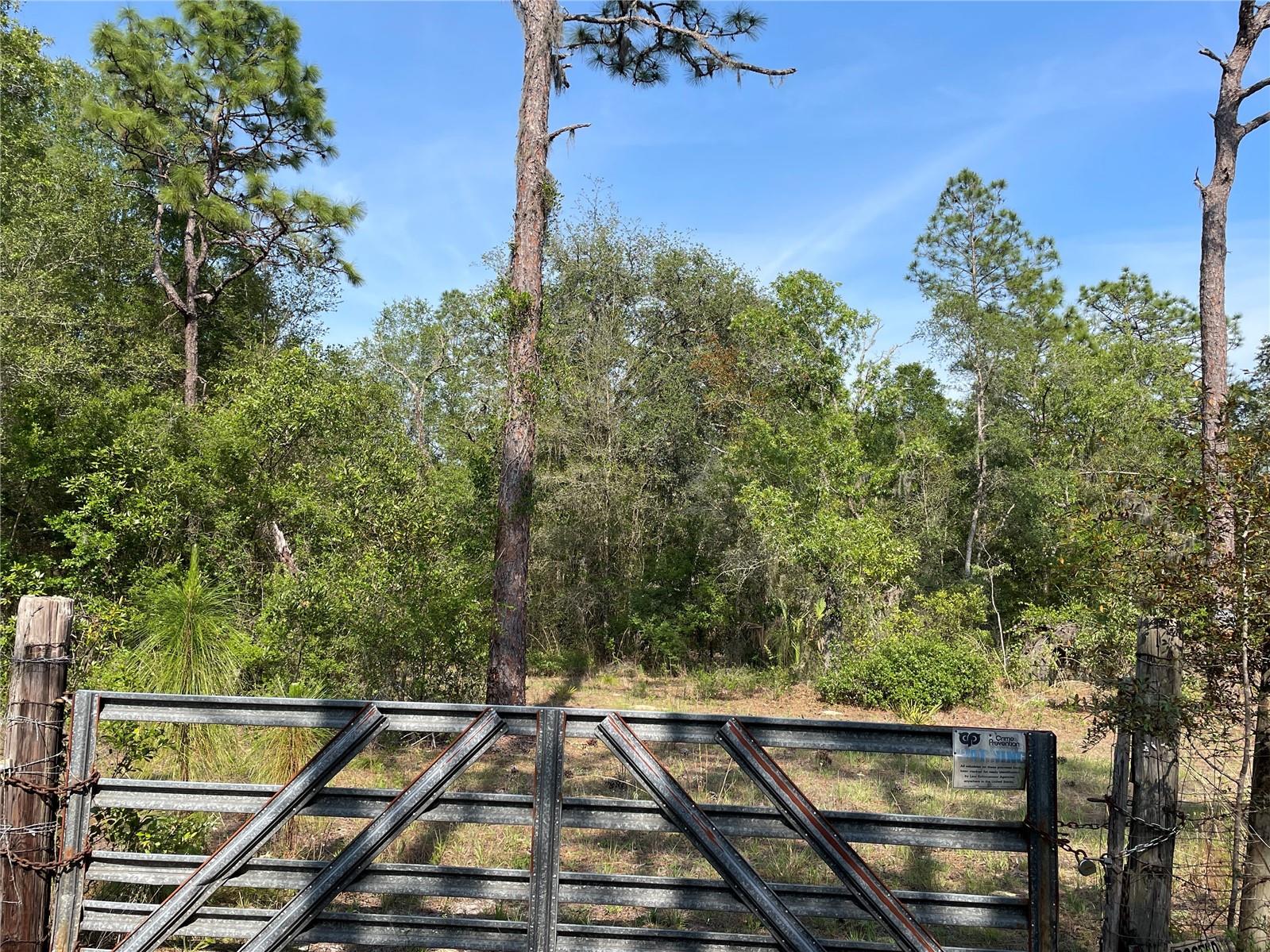 UNREC TRACTS IN 267-17S-19E - Land