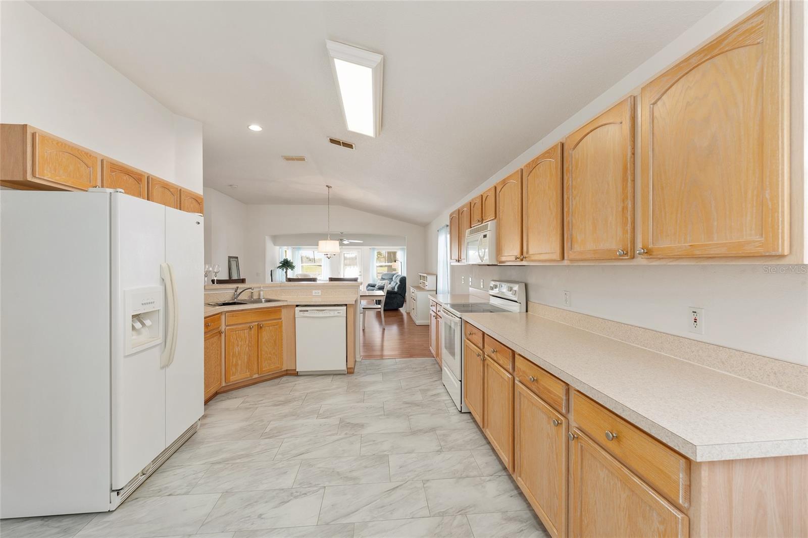 ON TOP/WORLD PH 01A SEC 02A - Residential