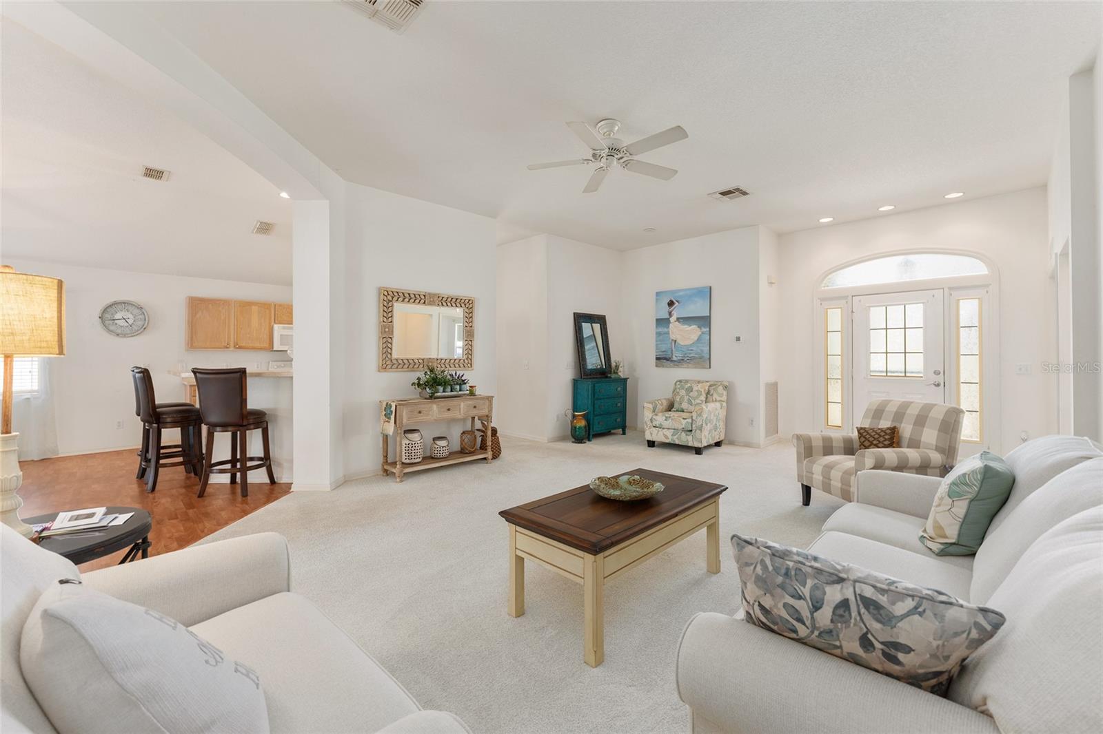 ON TOP/WORLD PH 01A SEC 02A - Residential