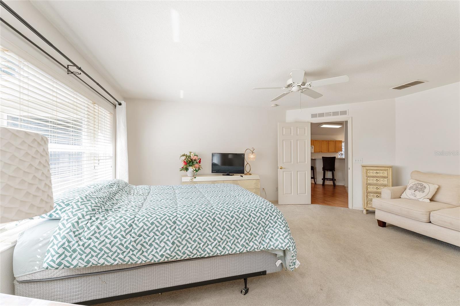 ON TOP/WORLD PH 01A SEC 02A - Residential