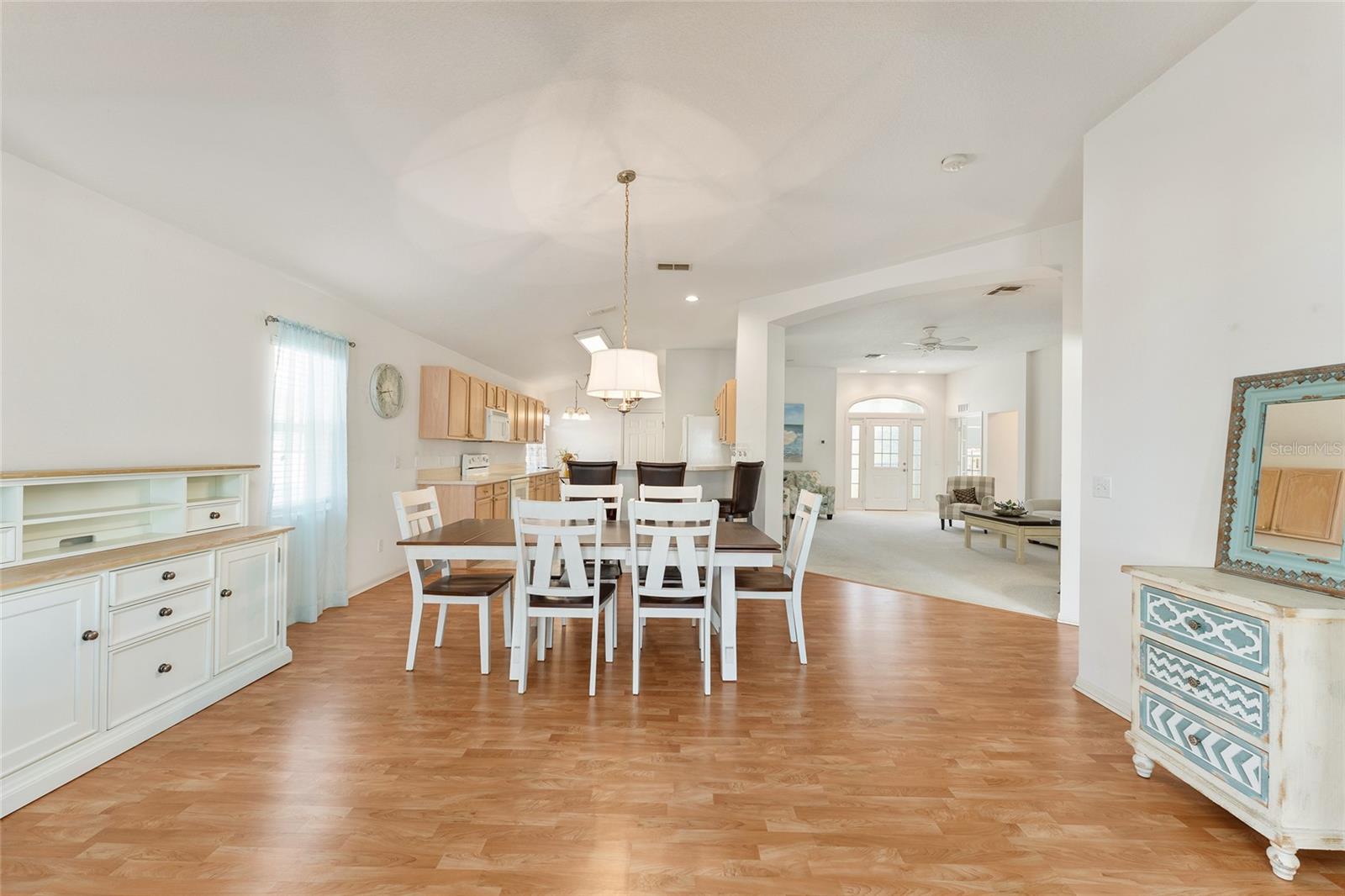 ON TOP/WORLD PH 01A SEC 02A - Residential