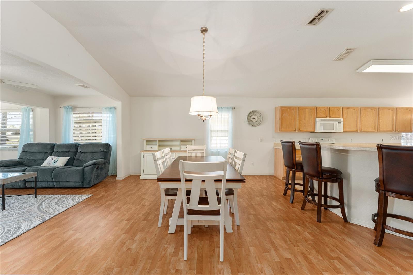 ON TOP/WORLD PH 01A SEC 02A - Residential