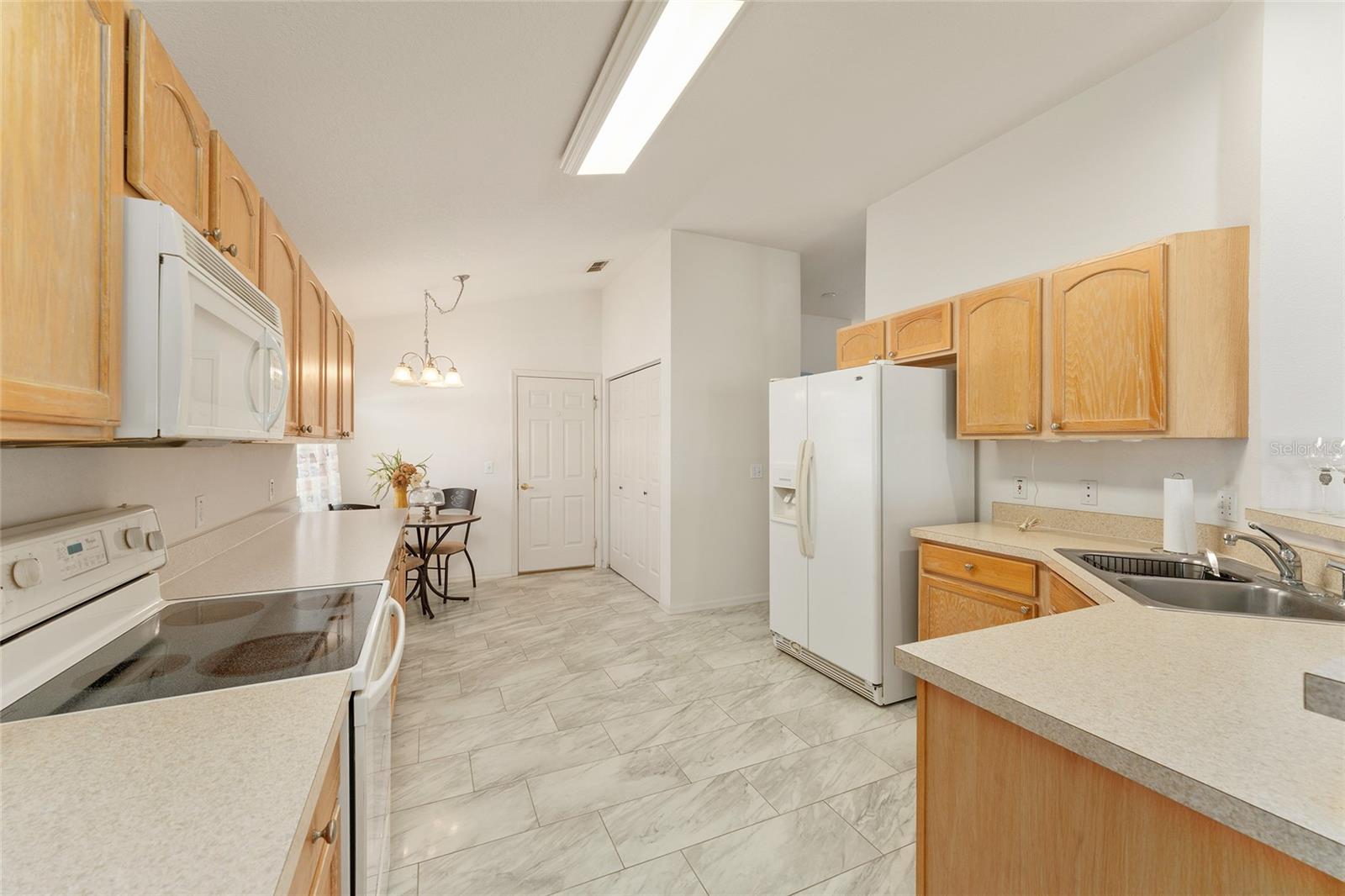 ON TOP/WORLD PH 01A SEC 02A - Residential