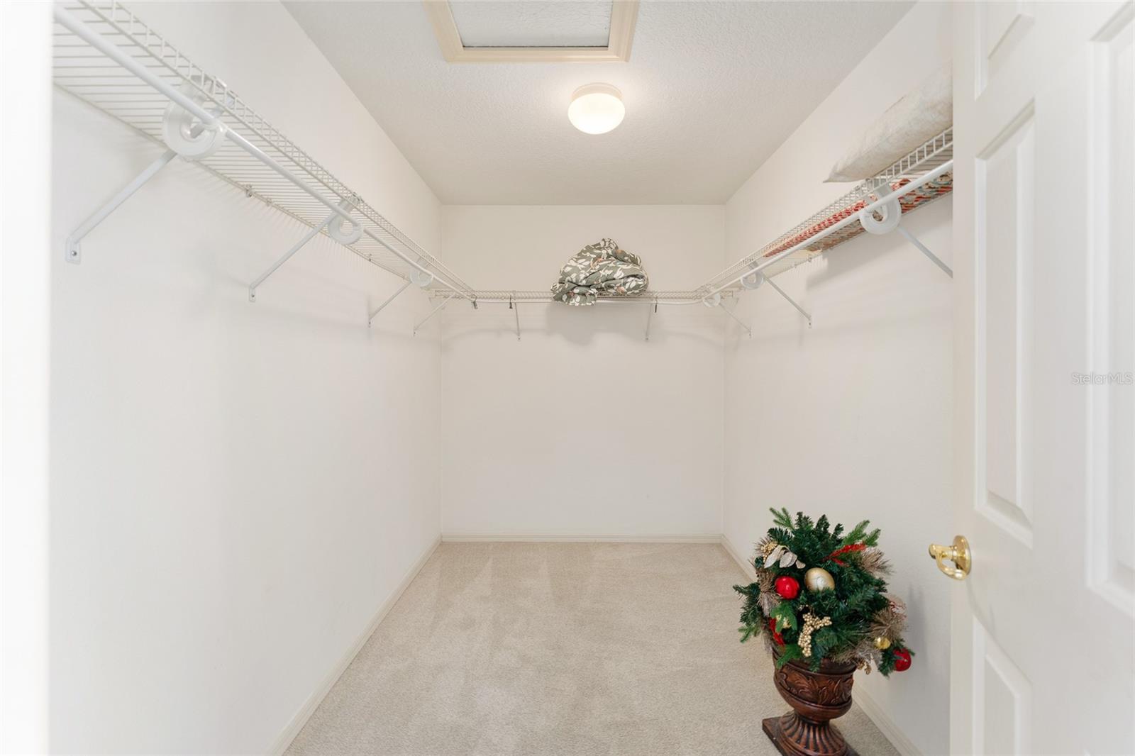 ON TOP/WORLD PH 01A SEC 02A - Residential