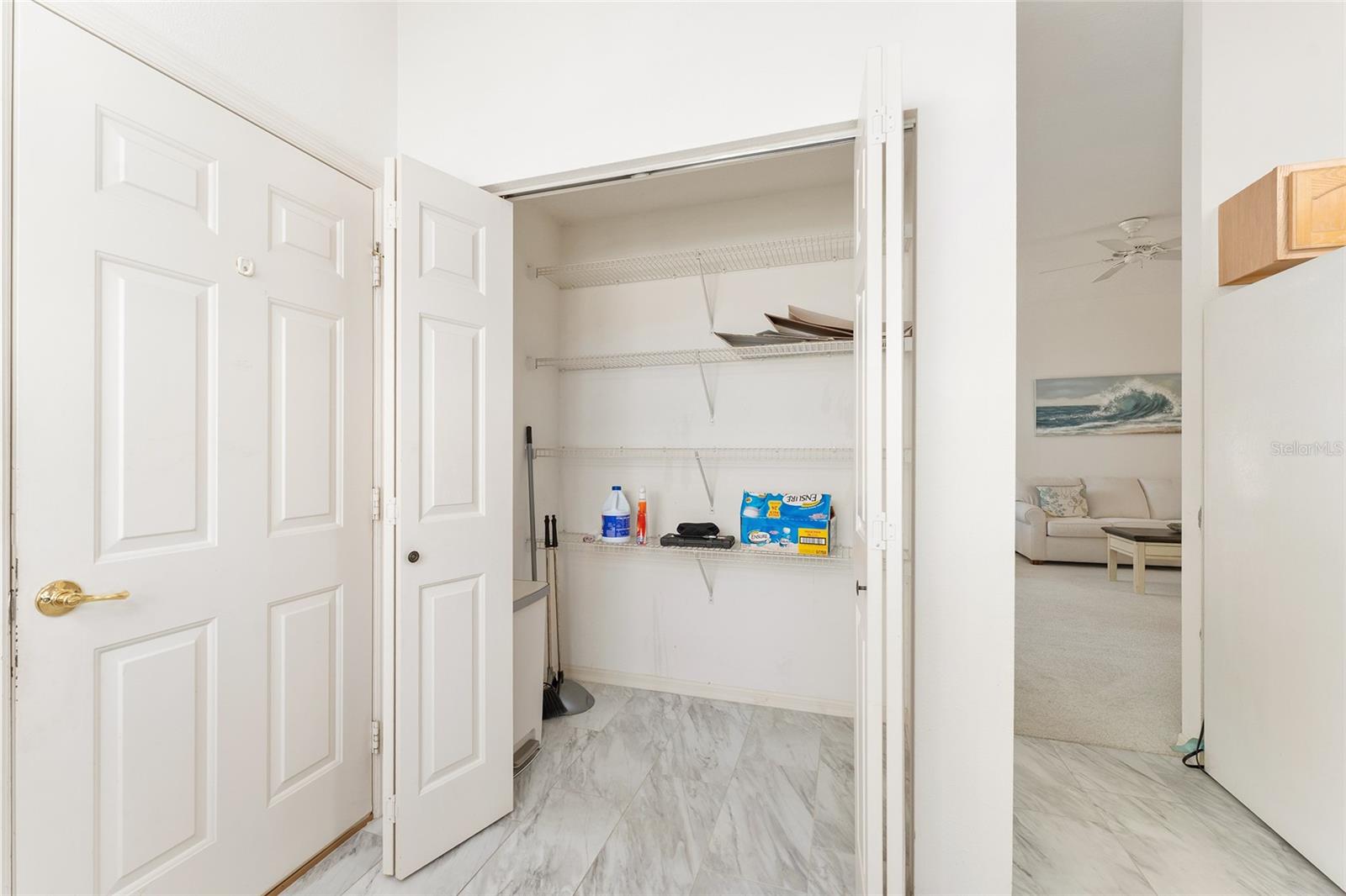 ON TOP/WORLD PH 01A SEC 02A - Residential