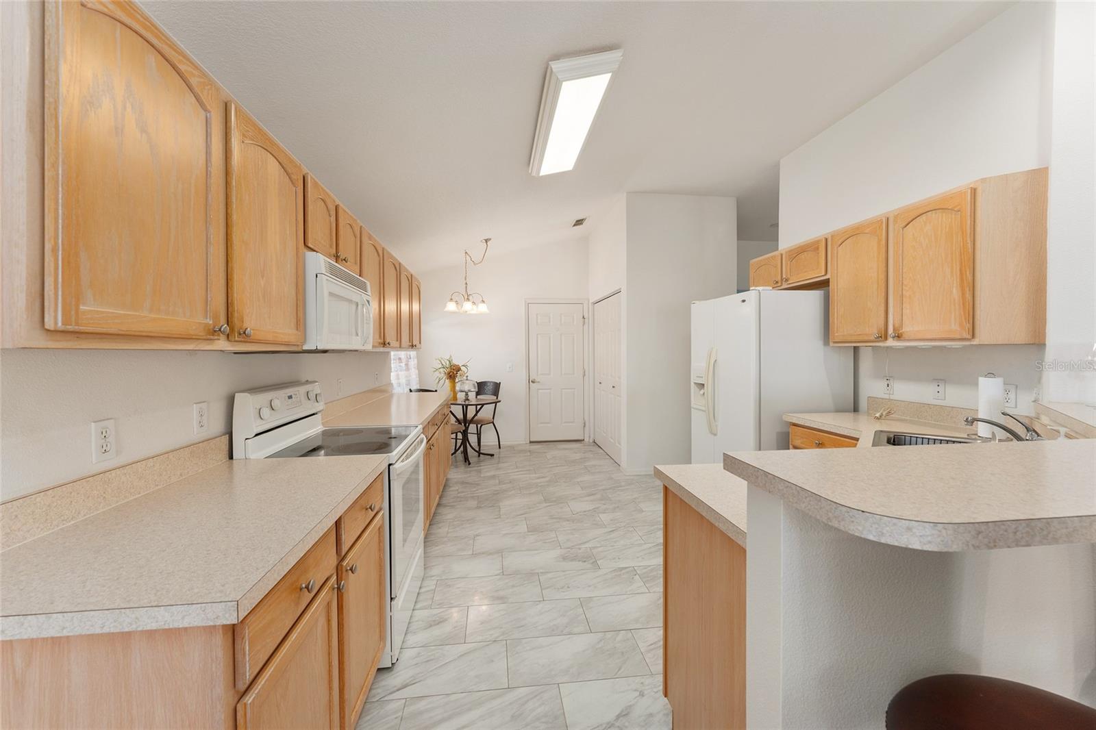 ON TOP/WORLD PH 01A SEC 02A - Residential