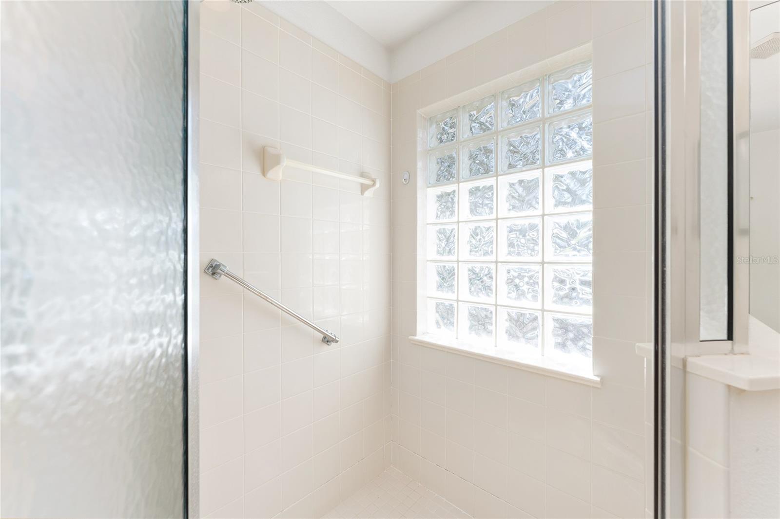 ON TOP/WORLD PH 01A SEC 02A - Residential