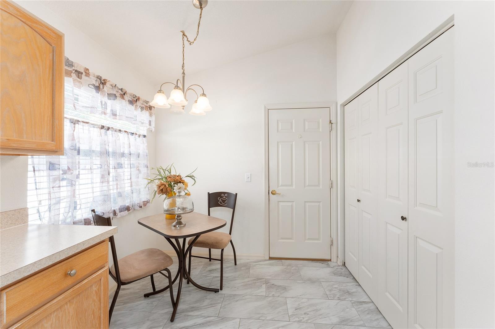 ON TOP/WORLD PH 01A SEC 02A - Residential