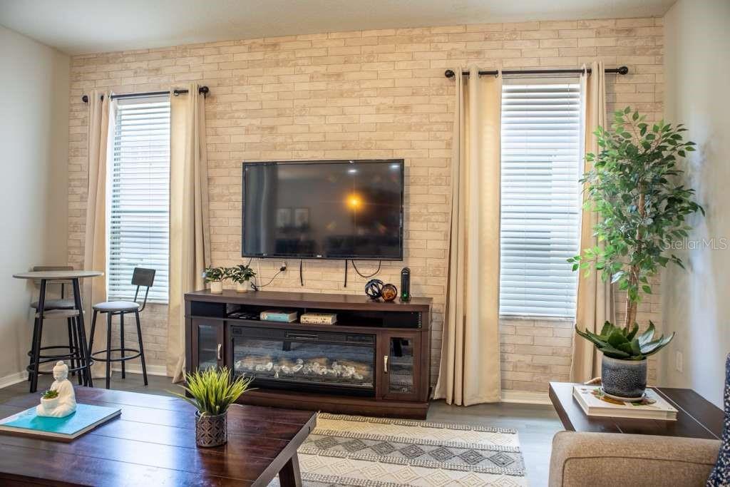 210 LAS FUENTES DRIVE