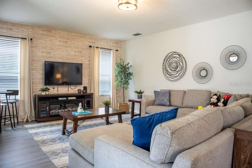 210 LAS FUENTES DRIVE