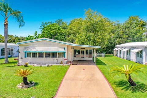 Photo of 1157 Capella Drive, Tavares, FL 32778 (MLS # G5116488)