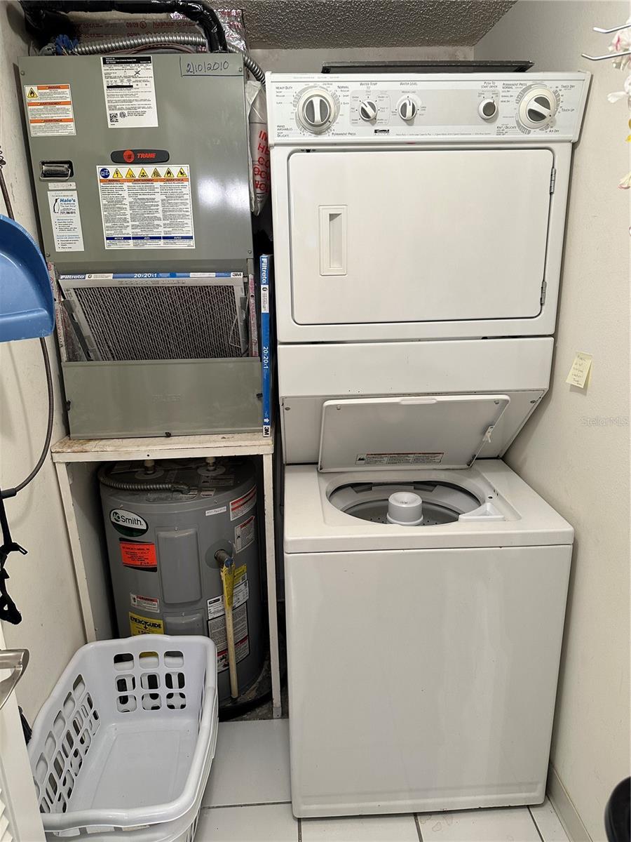 MEDITERRANEAN MANORS - Residential Lease