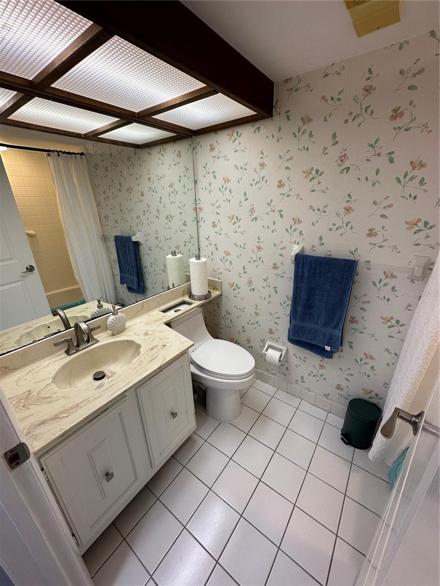 MEDITERRANEAN MANORS - Residential Lease