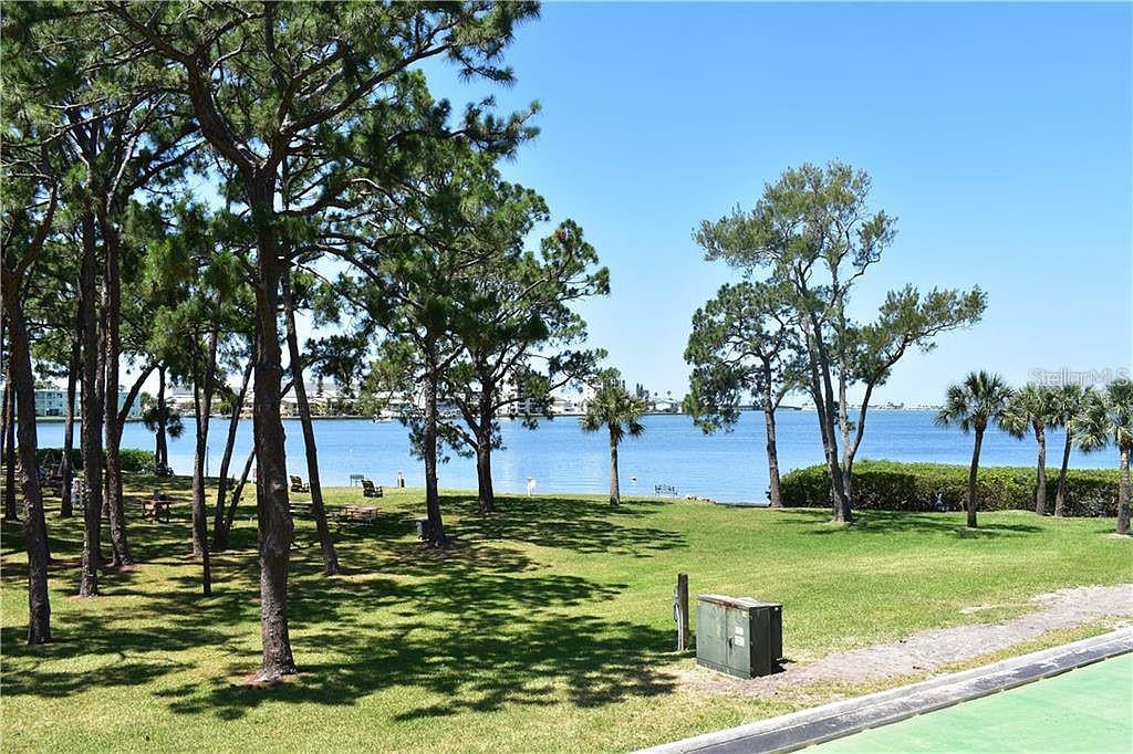 MEDITERRANEAN MANORS - Residential Lease