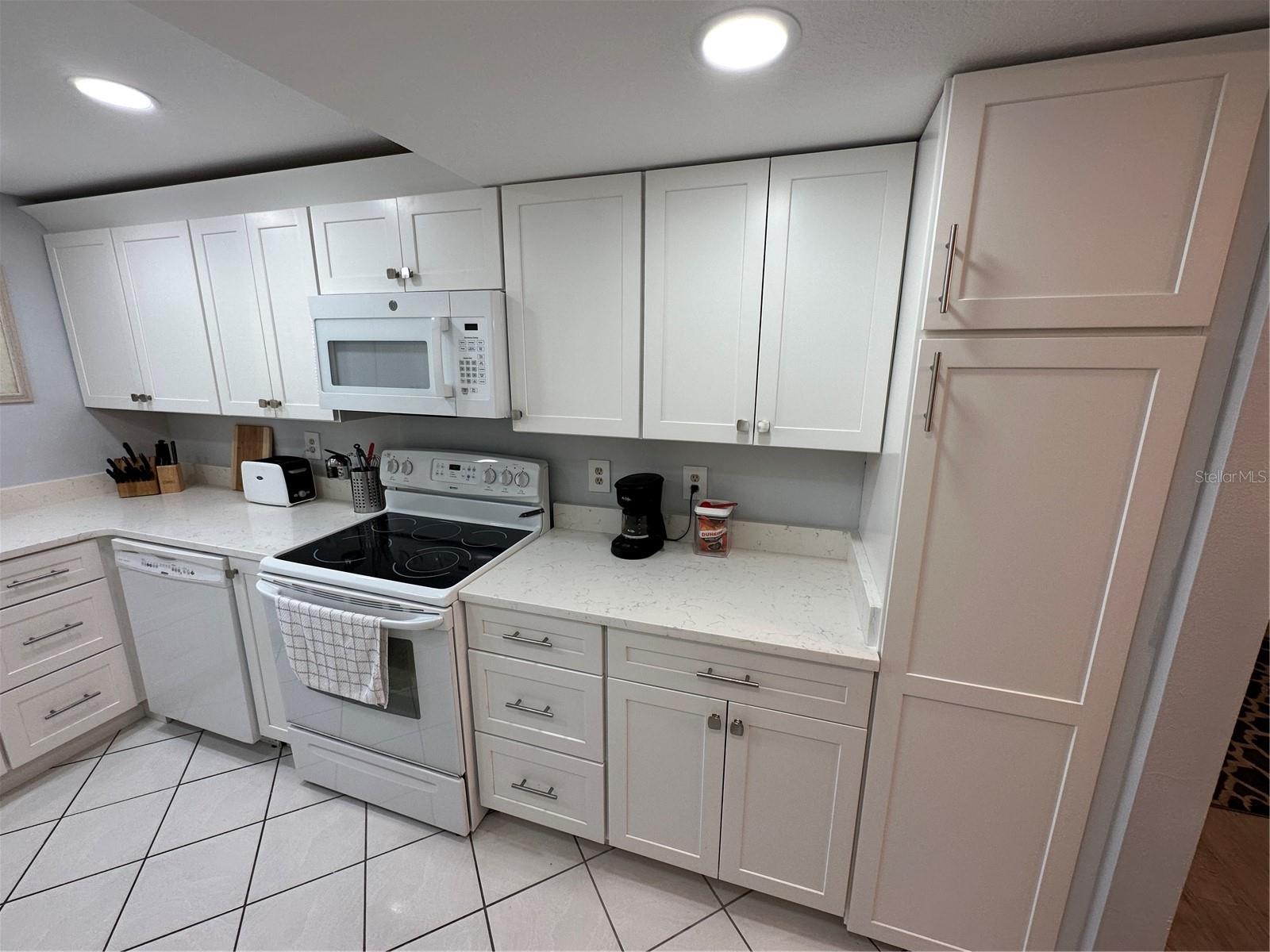 MEDITERRANEAN MANORS - Residential Lease